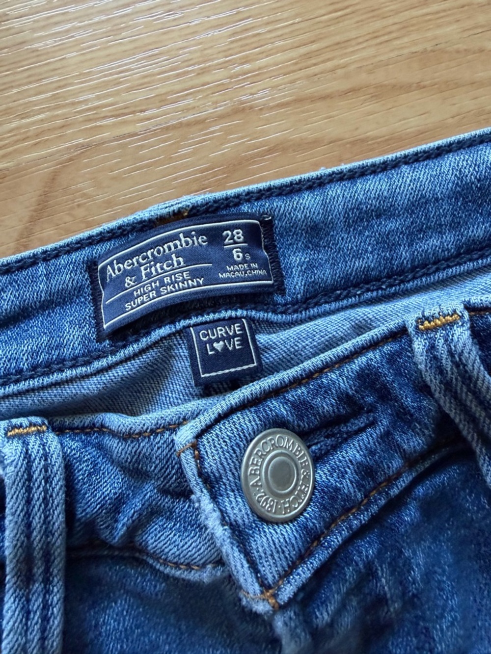 Abercrombie women’s distressed high rise super skinny light wash jeans y2k Retro - Picture 2 of 4